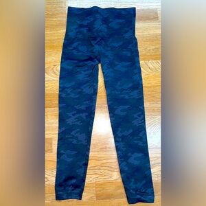 SPANX LOOK AT ME
NOW CAMOUFLAGE COMPRESSION LEGGINGS LARGE NWOT